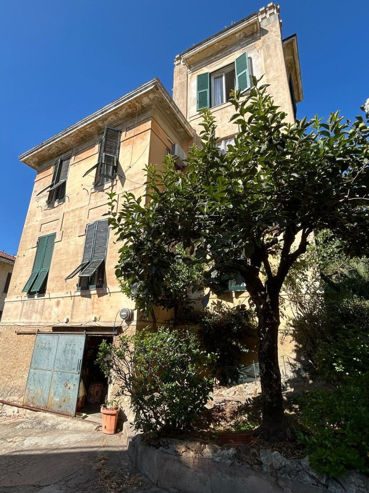 6 rooms House in Genoa, Italy No. 305201