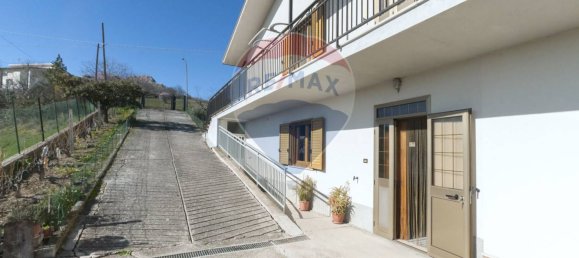 4 bedrooms House in Gessopalena, Italy No. 58195 3