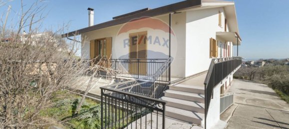 4 bedrooms House in Gessopalena, Italy No. 58195 5