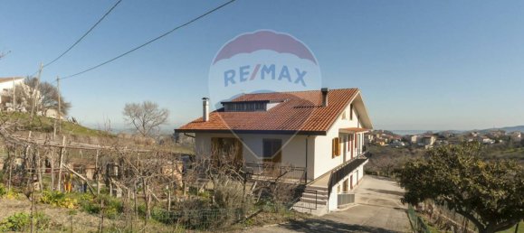 4 bedrooms House in Gessopalena, Italy No. 58195 2