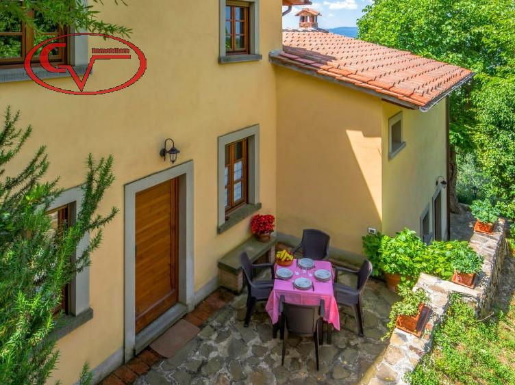 Casa de 4 habitaciónes en Loro Ciuffenna, Italy No. 237769