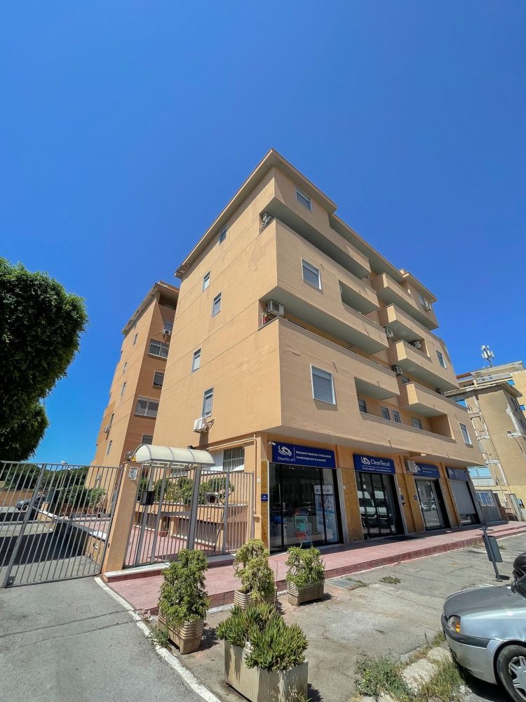 Квартира с 6 комнатами в Палермо, Италия № 271886