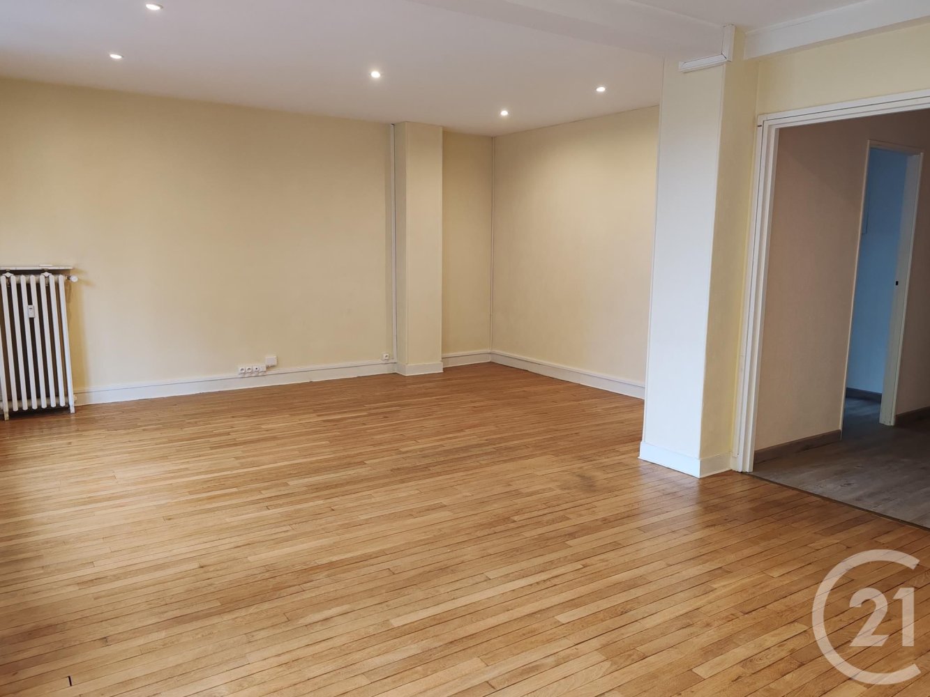 2 bedrooms Apartment in Orleans, France No. 243872