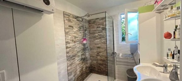 3 bedrooms Villa in Bedarieux, France No. 205293 9