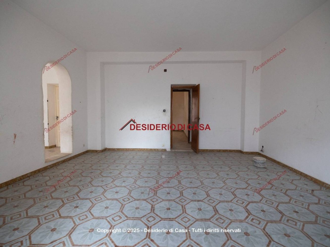 5-salle Bâtiment à Trabia, Italy No. 198947