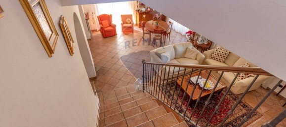 4 Schlafzimmer Villa in Azzio, Italy, Nr. 61658 11