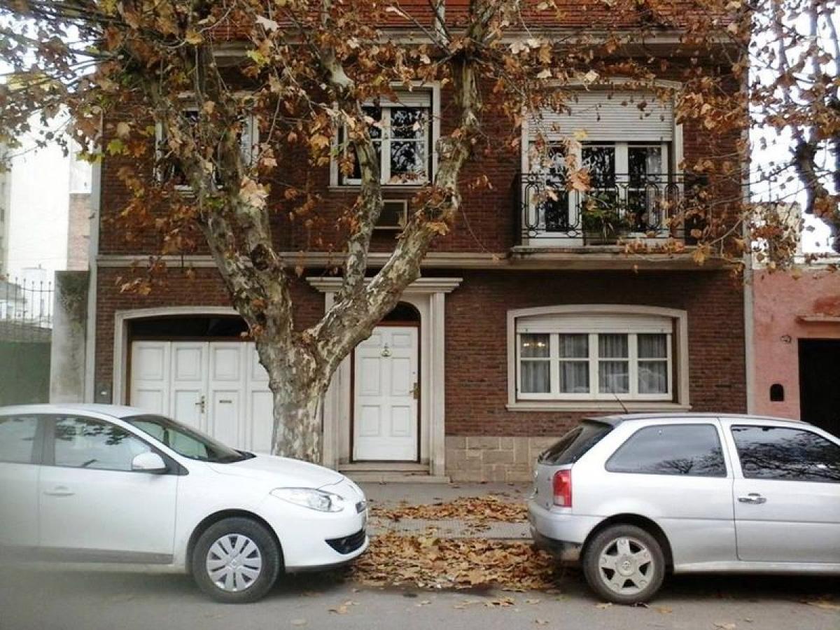 Casa de 4 dormitorios en Buenos Aires, Argentina No. 87512