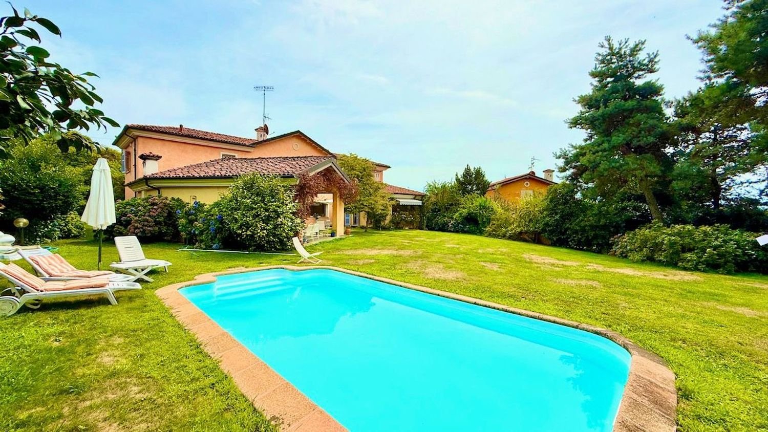 10 rooms Villa in Biella, Italy No. 294906