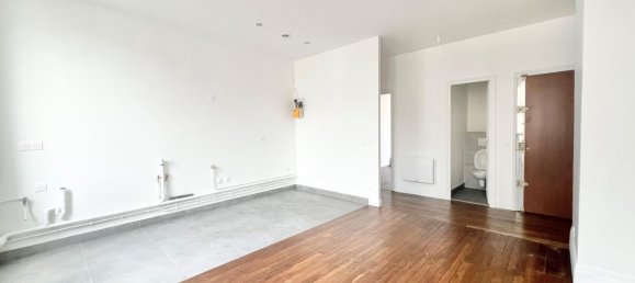 2 rooms Apartment in Paris, France No. 135039 3