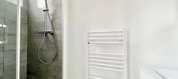 2 rooms Apartment in Paris, France No. 135039 6