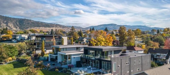 4 bedrooms House in British Columbia, Canada No. 1176 6