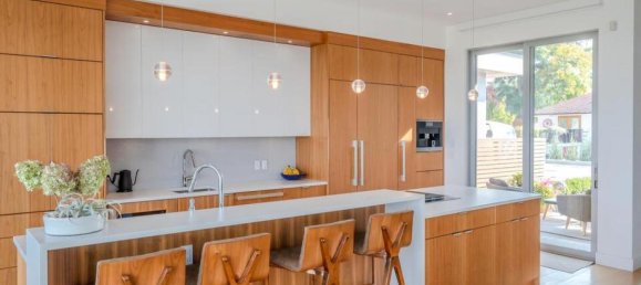 4 bedrooms House in British Columbia, Canada No. 1176 12