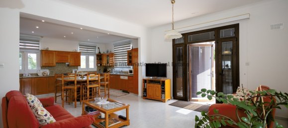 7 bedrooms Villa in Oroklini, Cyprus No. 5100 17