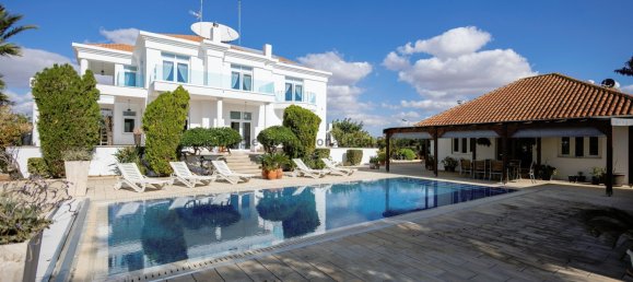 7 bedrooms Villa in Oroklini, Cyprus No. 5100 25