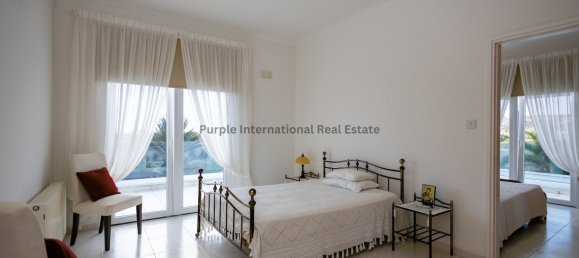 7 bedrooms Villa in Oroklini, Cyprus No. 5100 11