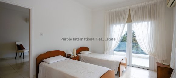 7 bedrooms Villa in Oroklini, Cyprus No. 5100 13