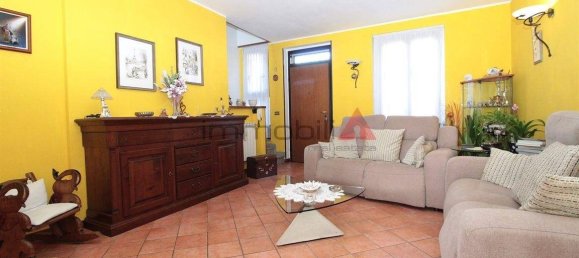 3 غرف نوم فيلا في Roncello, Italy رقم 15642 3