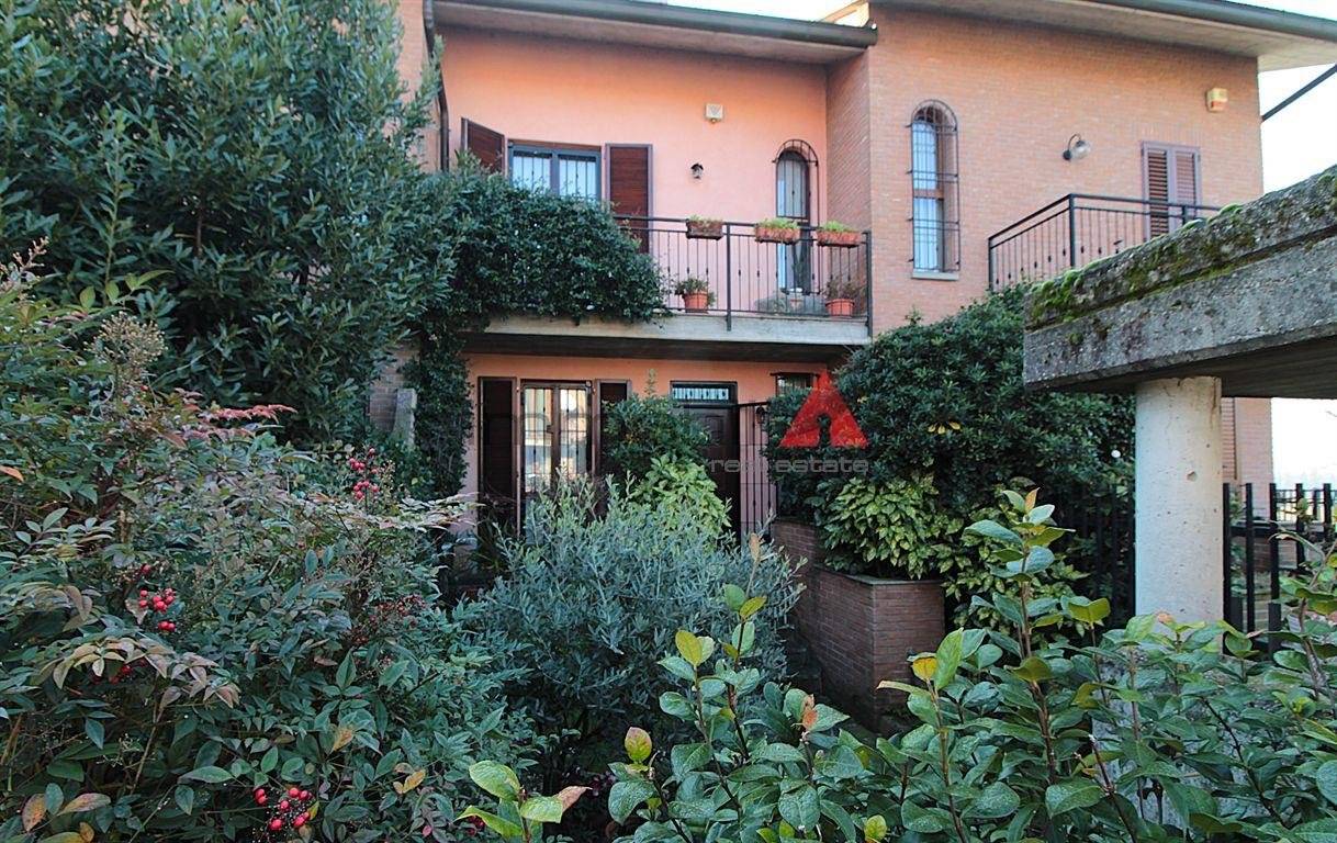 3 غرف نوم فيلا في Roncello, Italy رقم 15642