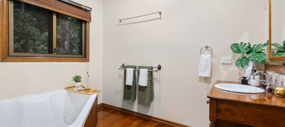 4 bedrooms House in Kamerunga, Australia No. 131 11