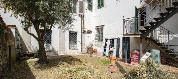 Casa de 5 habitaciónes en Prato, Italy No. 68820 2