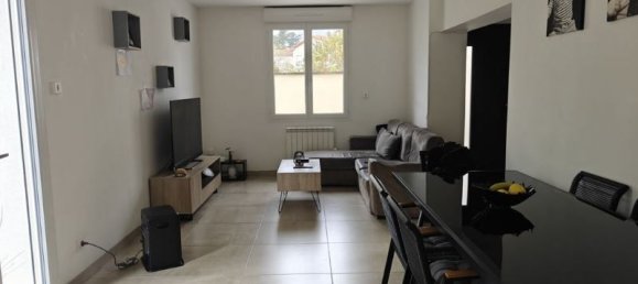 3 bedrooms House in Villeveyrac, France No. 318336 2