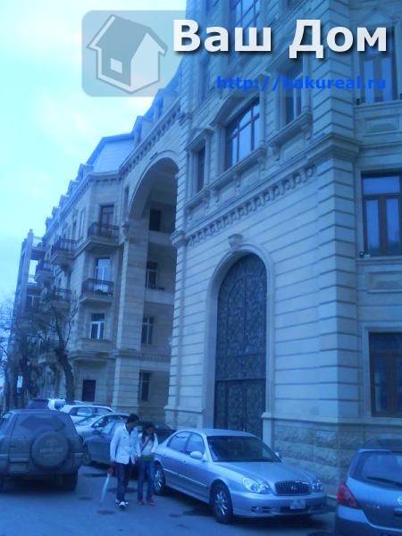 Квартира с 3 спальнями в Баку, Азербайджан № 327