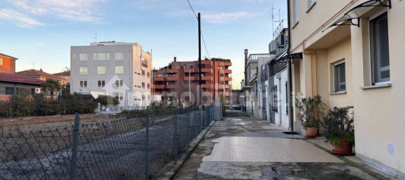 3 bedrooms Apartment in Bologna, Italy No. 131754 4