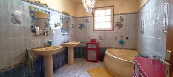 Casa de 3 dormitorios en Sainte-Maure, France No. 243456 7