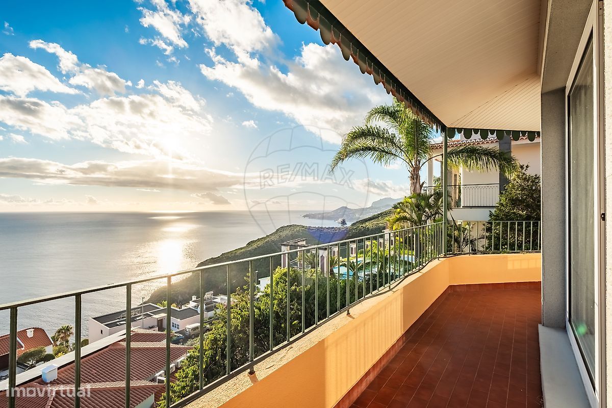 3 bedrooms House in Canico, Portugal No. 22098