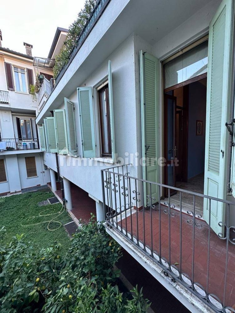 Apartamento de 2 dormitorios en Mantua, Italy No. 239405