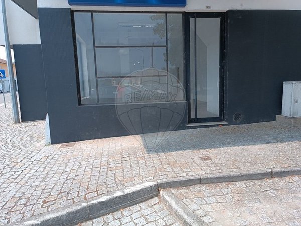 Propriété commerciale à Tondela, Portugal 85m² No. 62090