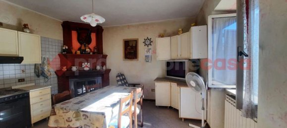 Дом с 5 комнатами в Монте Сан Джованни Кампано, Италия № 178129 4