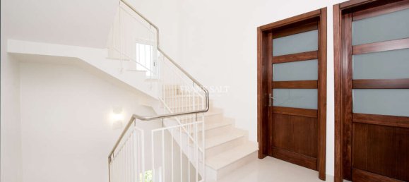 3 غرف نوم فيلا في Birkirkara, Malta رقم 8847 7