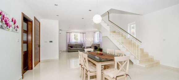 3 غرف نوم فيلا في Birkirkara, Malta رقم 8847 24