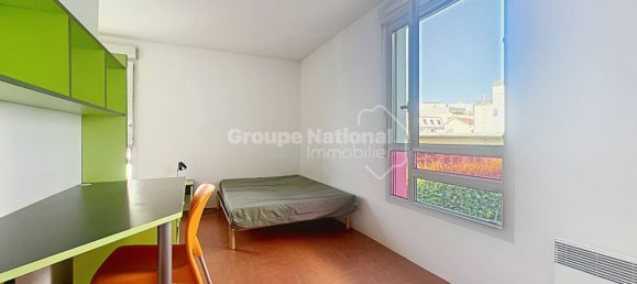 Estudio en Lyon, France No. 347747 2