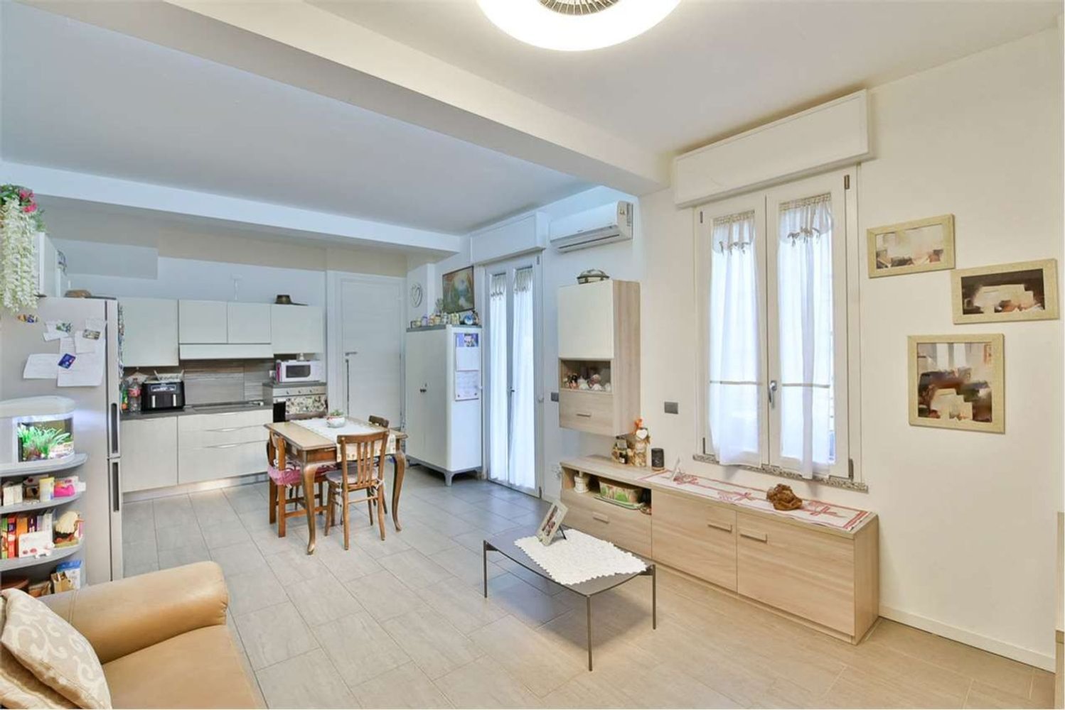 5-salle Maison à Carugo, Italy No. 5091