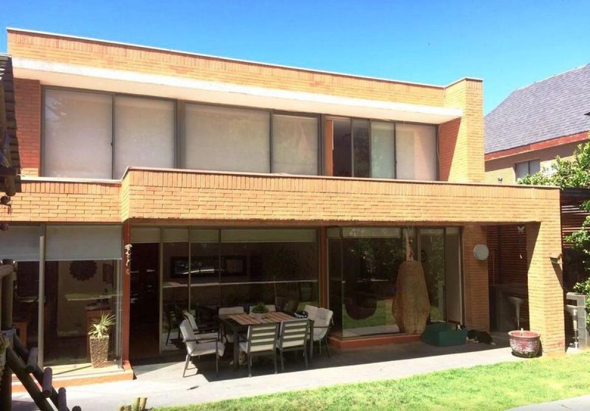 4 bedrooms House in Santiago, Chile No. 5369