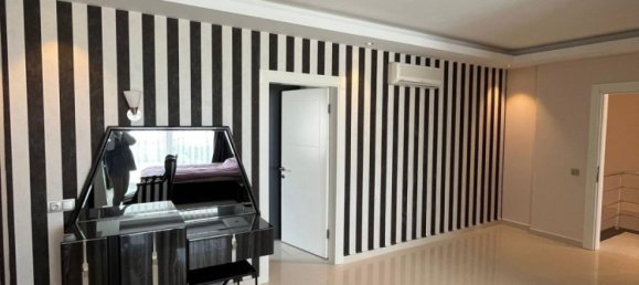 Villa de 3+1 en Kargicak, Turkey No. 17933 18