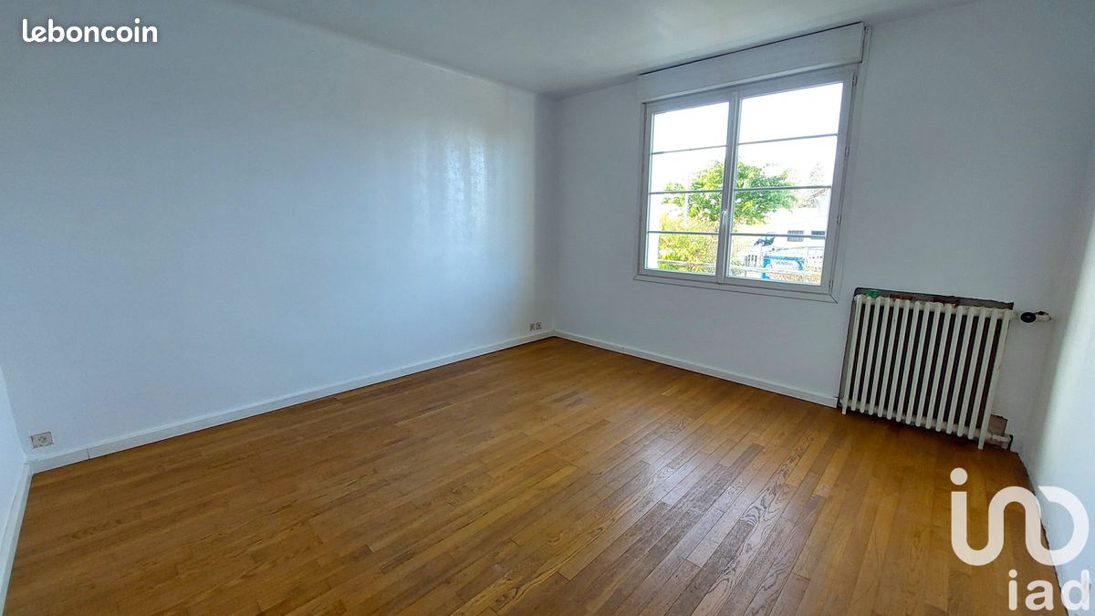 5 bedrooms House in Chateauroux, France No. 217550