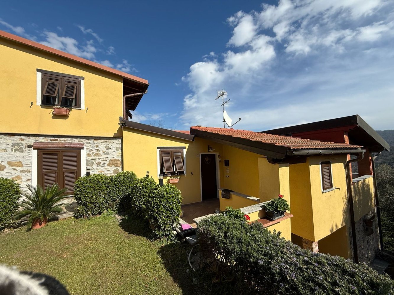 8 bedrooms House in Garlenda, Italy No. 381635