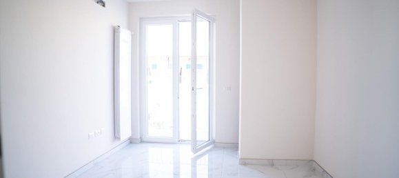 5 rooms Apartment in Frattamaggiore, Italy No. 277979 9