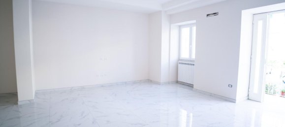 5 rooms Apartment in Frattamaggiore, Italy No. 277979 5