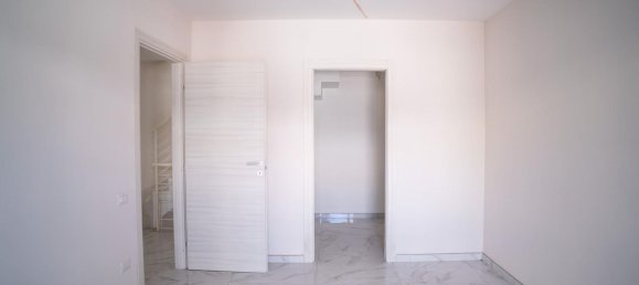 5 rooms Apartment in Frattamaggiore, Italy No. 277979 17