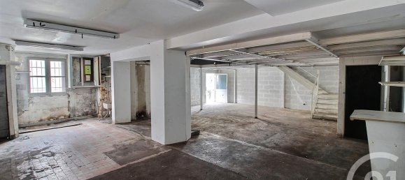 273m² Commercial property in Vendome, France No. 59157 4