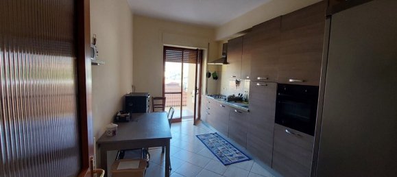 3-salle Appartement à Catanzaro, Italy No. 90078 4