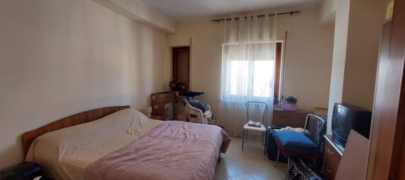 3-salle Appartement à Catanzaro, Italy No. 90078 5