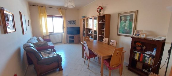 3-salle Appartement à Catanzaro, Italy No. 90078 8