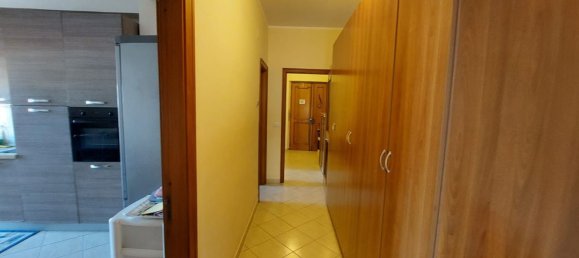 3-salle Appartement à Catanzaro, Italy No. 90078 3
