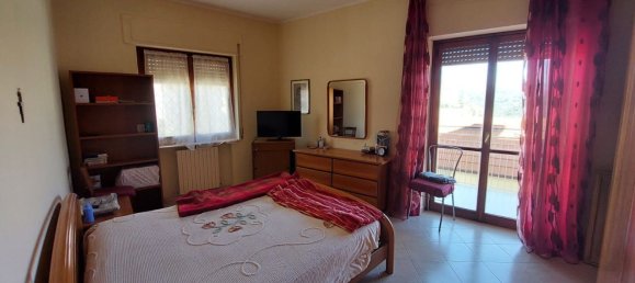 3-salle Appartement à Catanzaro, Italy No. 90078 6