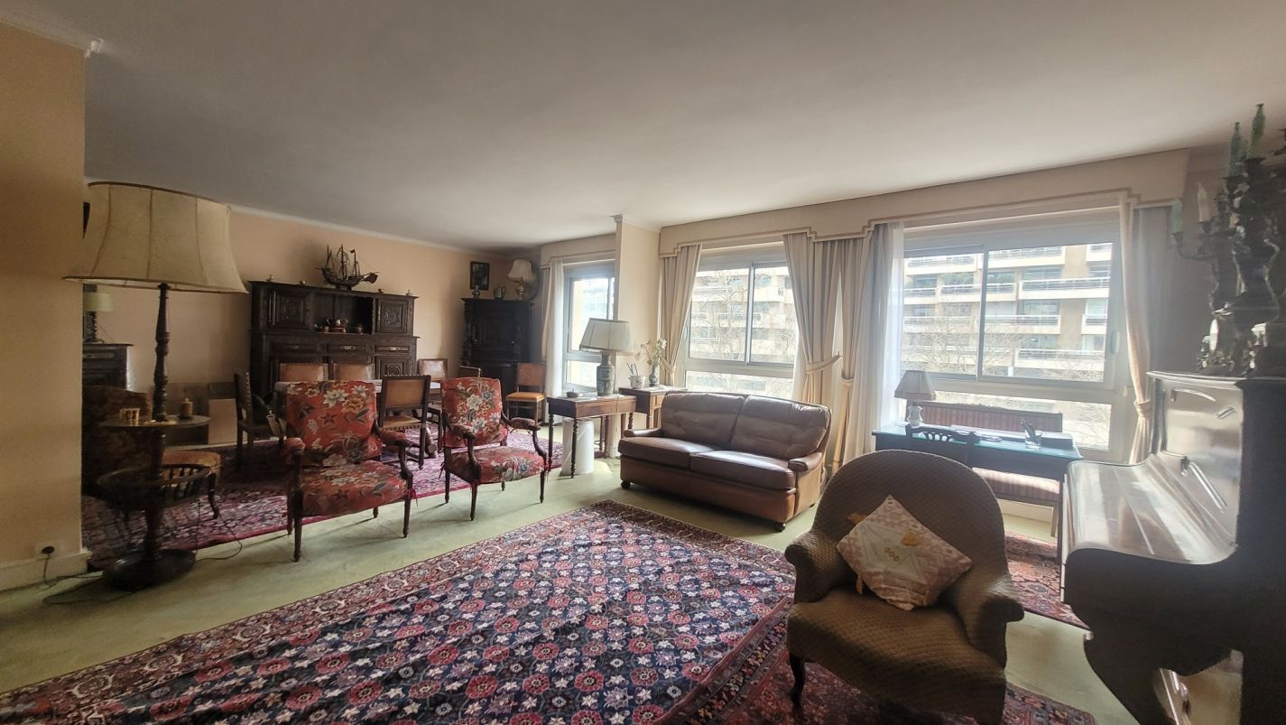 2 bedrooms Apartment in Paris, France No. 327636